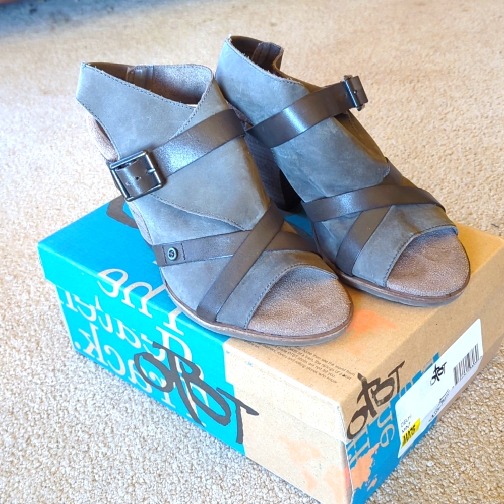 otbt sandals